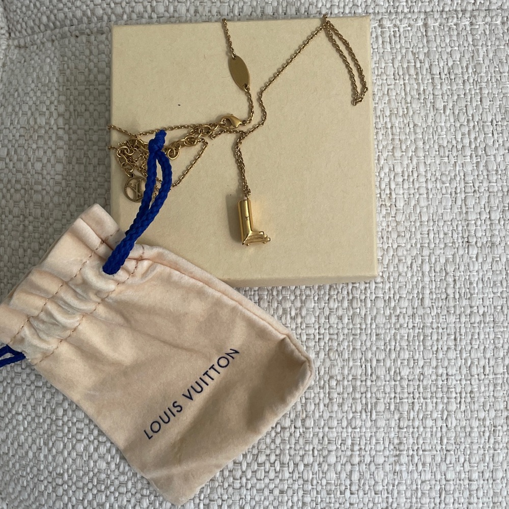 Louis Vuitton LV & Me “L” pendant necklace